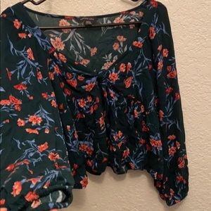 SUPER CUTE American Eagle top